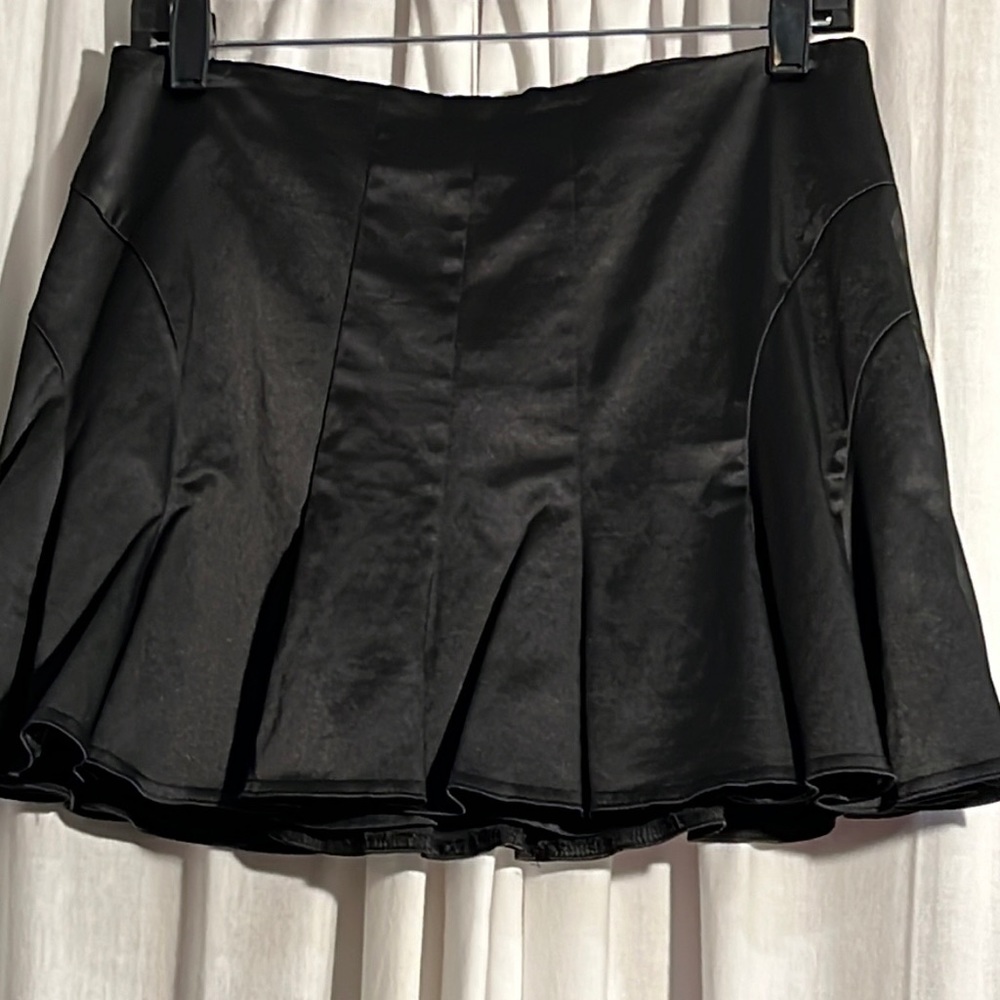 bebe black satiny micro-mini skirt-skating skirt styling